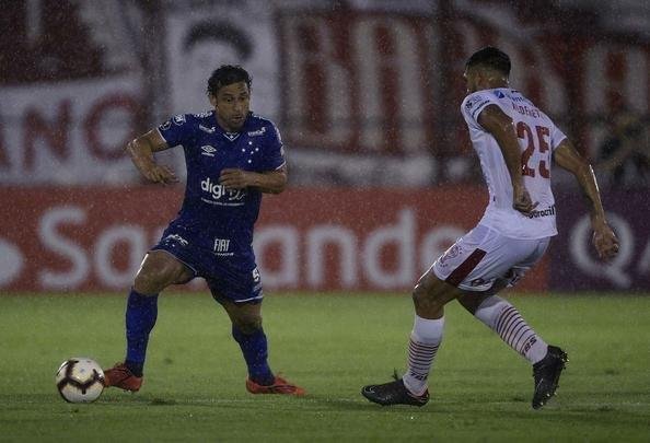 Cruzeiro venceu Huracán por 1 a 0 com gol de Rodriguinho