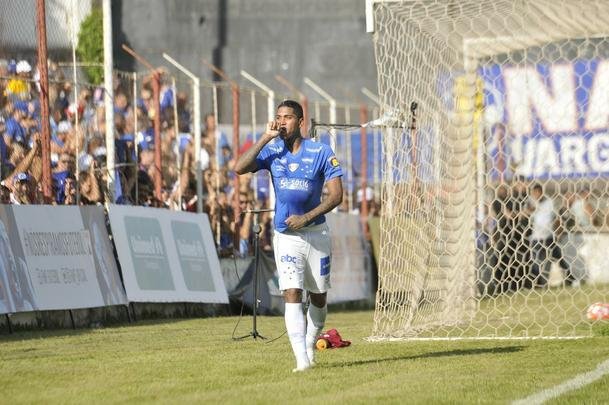 No segundo tempo, Raniel ampliou para o Cruzeiro: 3 a 1