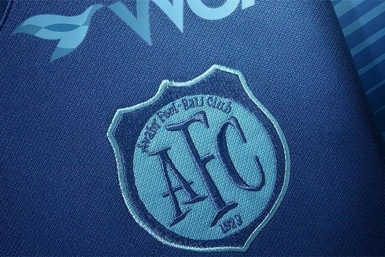 Camisa III do Ava foi lanada em agosto de 2017 e  monocromtica, a exemplo de como ser a do Cruzeiro