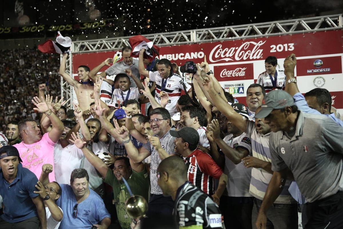 A aposta deu certo. Martelotte conduziu o Tricolor durante a conquista do Pernambucano 2013 sobre o Sport, garantindo o tricampeonato estadual do Santa Cruz, na Ilha do Retiro, com gols de Caça-Rato e Sandro Manoel e um dia antes do aniversário do rival. Era a primeira conquista de Martelotte como treinador. Em alta, transferiu-se para o Sport em uma saída polêmica na época.