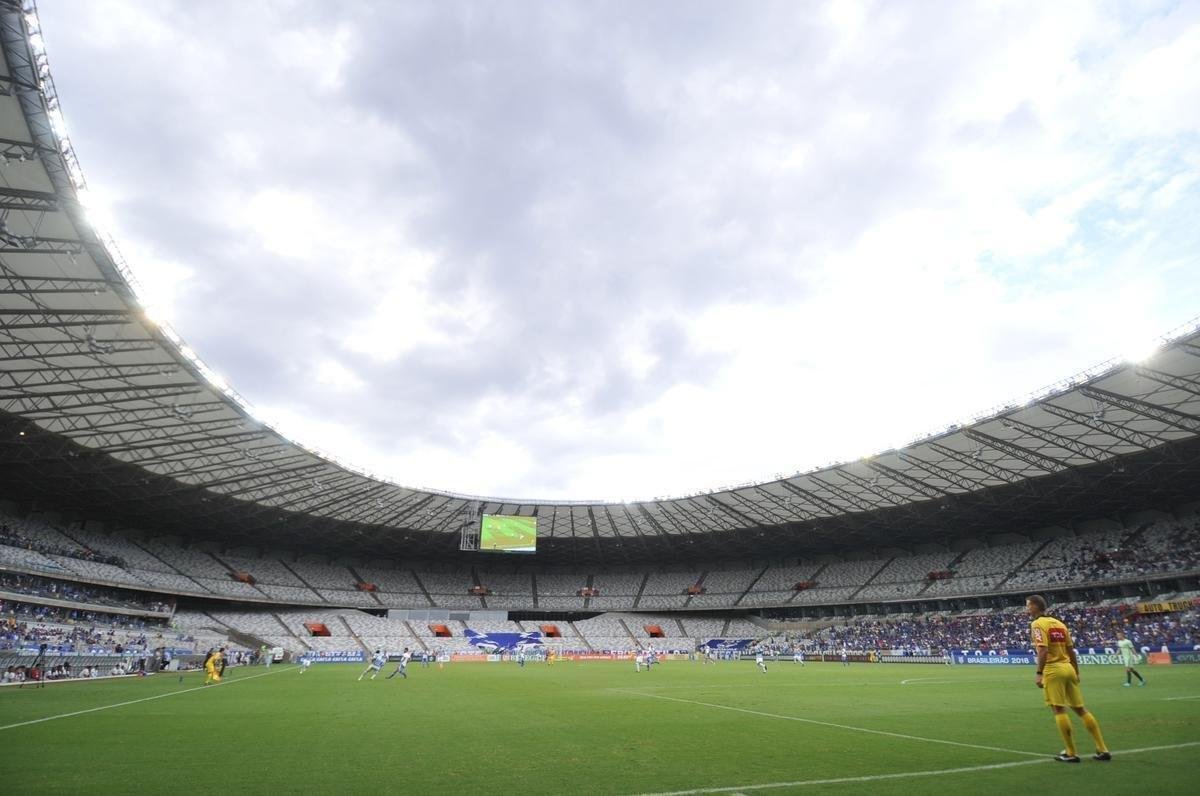 Cruzeiro estreou novo uniforme neste sbado, contra o Grmio