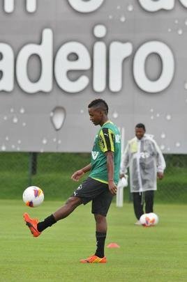 Na Cidade do Galo, atletas foram comandados por Diego Aguirre em primeiro treino do ano