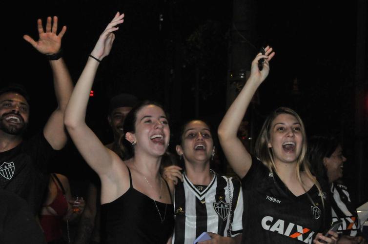 Torcedores do Galo comemoram classificao  final da Copa do Brasil no Bar do Salomo, tradicional reduto atleticano de Belo Horizonte