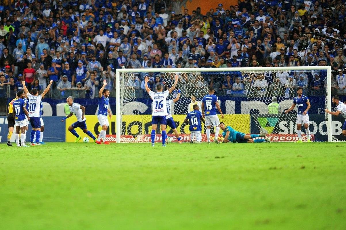 Fotos do duelo entre Cruzeiro e CSA, no Mineir�o, pela 35� rodada do Brasileiro