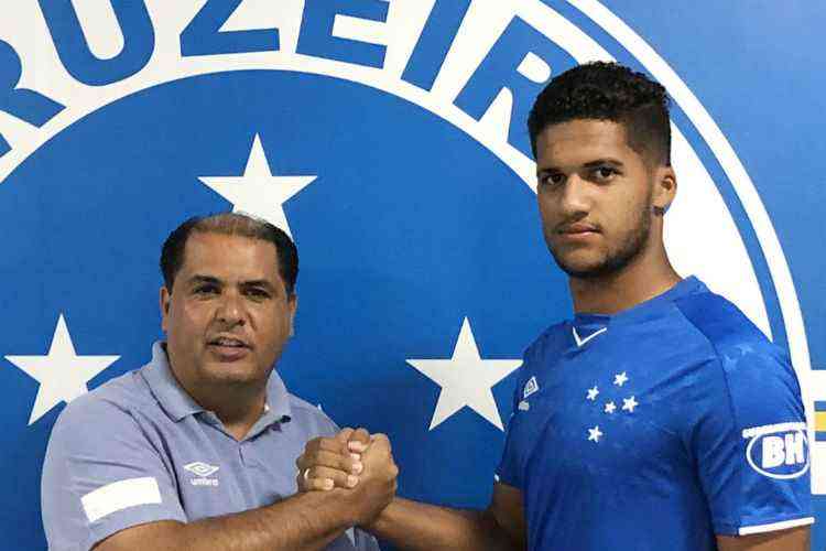 Cruzeiro age rápido e anuncia chegada do cubano Simon, considerado melhor  central do mundo - Superesportes