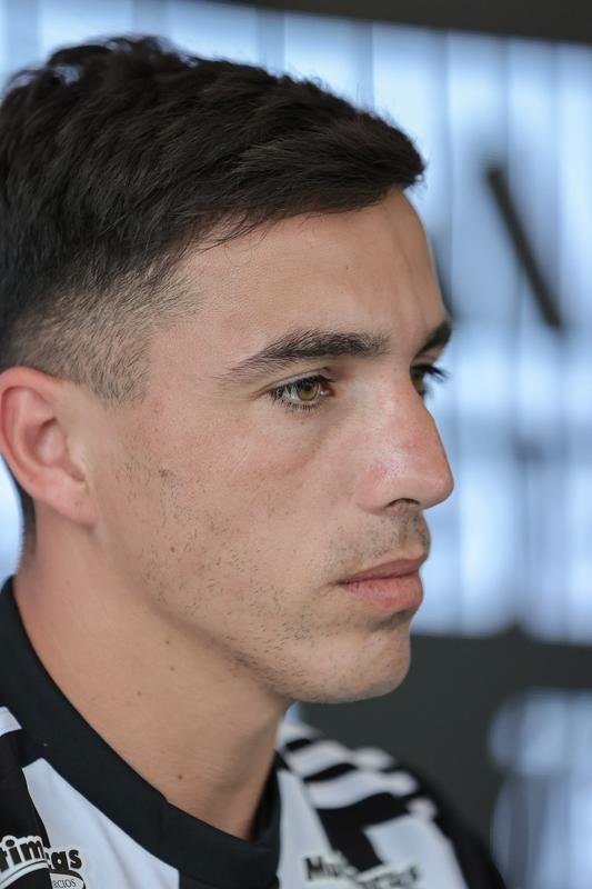 Saravia foi apresentado oficialmente pelo Atltico nesta sexta-feira (17/2), na Cidade do Galo. Lateral-direito argentino tem 29 anos.