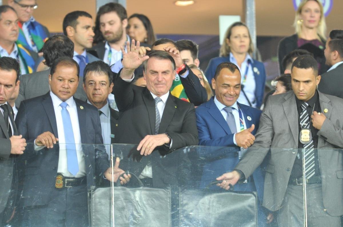 Governador de Minas, Romeu Zema, esteve no camarote do presidente Jair Bolsonaro no Mineiro durante jogo entre Brasil e Argentina pela semifinal da Copa Amrica