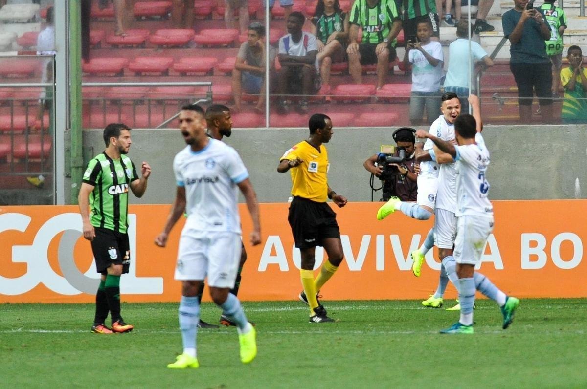Fotos de América x Grêmio, neste sábado (20/10), no Independência, pela 30ª rodada do Campeonato Brasileiro