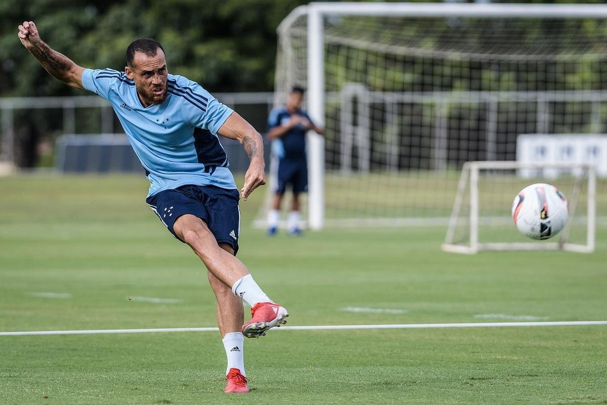 Imagens do treino do Cruzeiro nesta tera-feira (3 de janeiro), na Toca da Raposa II