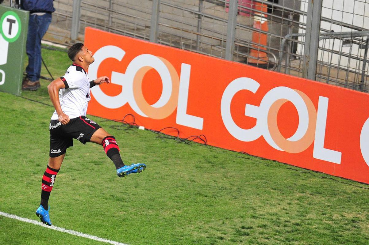 Fotos do duelo entre Cruzeiro e Vitria, no Independncia, em Belo Horizonte, pela 17 rodada da Srie B do Campeonato Brasileiro