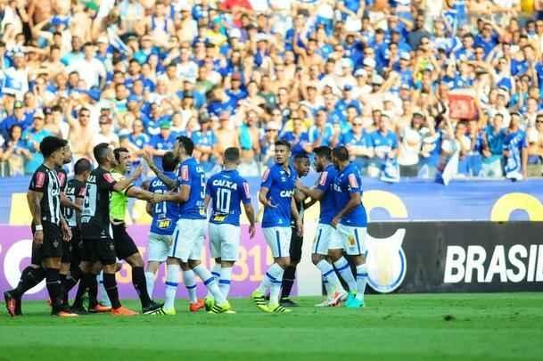 Imagens do primeiro tempo do clssico entre Cruzeiro e Atltico, no Mineiro, pela 26 rodada