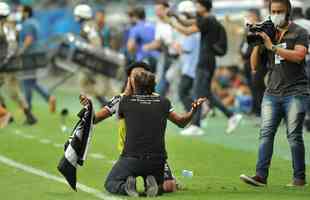 Com gols de Hulk, de pnalti, e Keno (e), o Galo virou sobre o Bahia, por 3 a 2 e chegou ao bicampeonato brasileiro