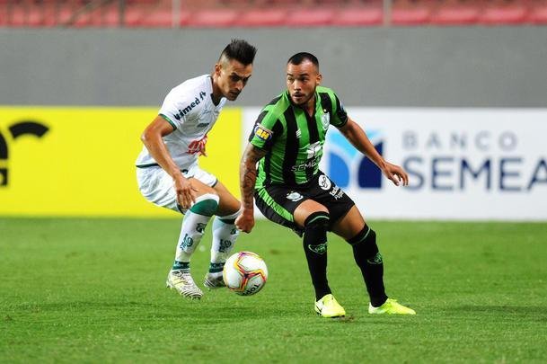 Fotos do duelo entre Amrica e Caldense, no Independncia, pela primeira rodada do Mineiro