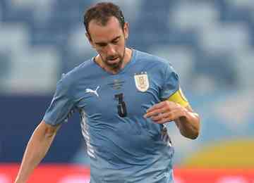 Em baixa no Galo, experiente zagueiro confirma conversas com técnico do time argentino para transferência: 'Vou pensar em mim e no Uruguai' 