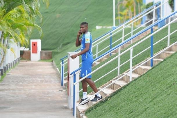 Fotos da apresentao de Adilson Batista como novo tcnico do Cruzeiro. Tcnico teve reunio com jogadores na Toca da Raposa II, falou com a imprensa e depois comandou seu primeiro treino