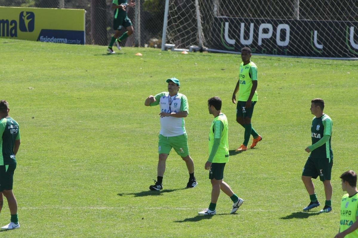 Adilson comandou o primeiro treino no Amrica nesta quarta-feira