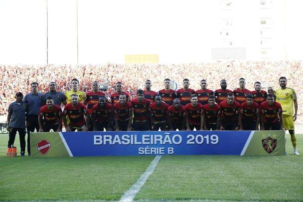 Sport recebe, na tarde deste domingo, confronto diante da equipe do Vila Nova. Jogo pode concretizar o Leão na Série A do próximo ano