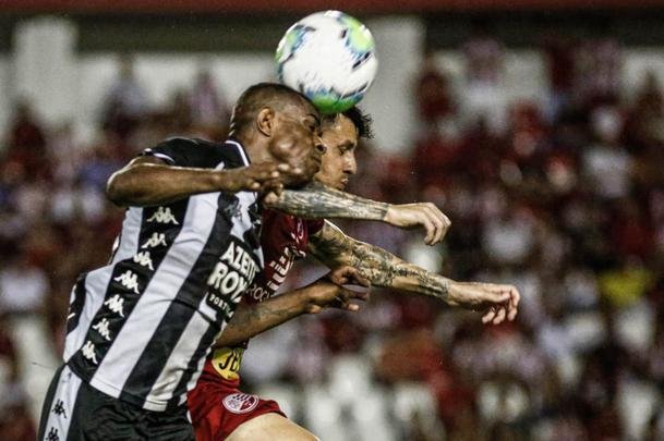 Já no segundo tempo, o jogo foi mais equilibrado. Com as mudanças feitas pelo técnico Paulo Autuori, o Botafogo empatou com gol de Bruno Nazário. Náutico teve chances de marcar o segundo gol com Jorge Henrique e Erick em chances claras, mas ambos perderam os lances.