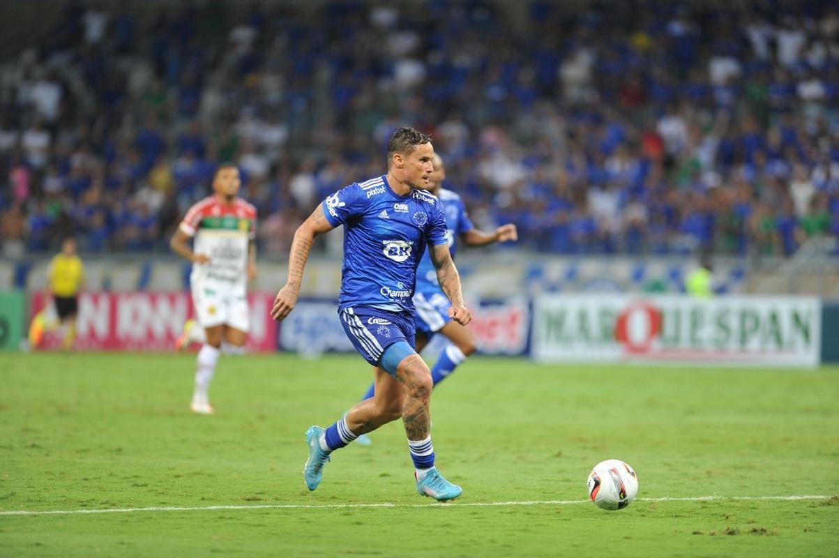 Com gol de Edu, Cruzeiro venceu Brusque por 1 a 0 no Mineiro pela segunda rodada da Srie B. Time e comisso tcnica comemoraram com a torcida no Gigante da Pampulha