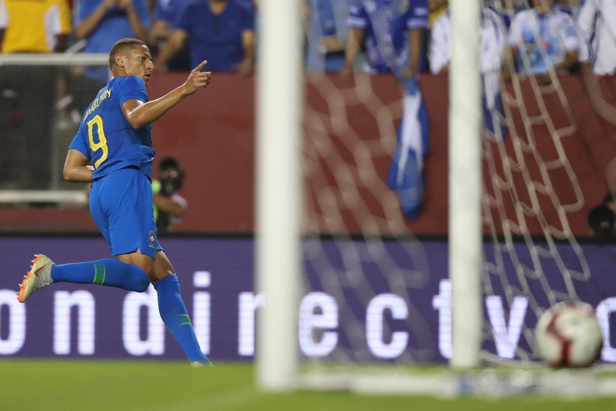 Seleo Brasileira no teve dificuldade para vencer El Salvador no amistoso em Washington 