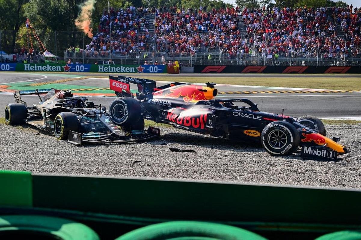 Max Verstappen e Lewis Hamilton se envolveram em batida impressionante no GP da Itlia de Frmula 1