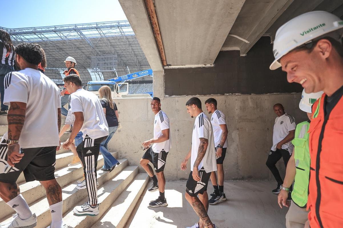 Na manh deste sbado (24/9), jogadores, comisso tcnica e diretoria do Atltico visitaram as obras da Arena MRV, futura casa do Galo.