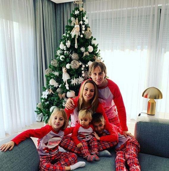 Melhor do mundo, Modric celebra o Natal com a famlia