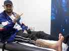 Neymar retira bota de imobilizao, e PSG fala em exames 'tranquilizadores'