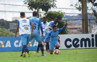 Fotos da reapresentao do Cruzeiro nesta segunda-feira (Matheus Adler/EM D.A Press)
