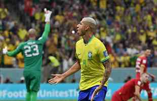 Richarlison marcou dois gols sobre a Srvia na estreia do Brasil na Copa do Catar