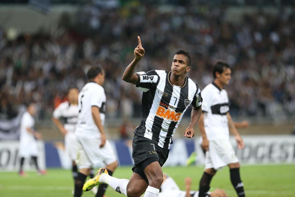 J: atacante, que jogou pela Seleo Brasileira, chegou ao Atltico em 2012