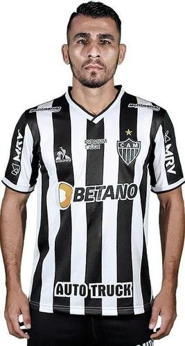 Junior Alonso (zagueiro pela esquerda) - 77% dos votos