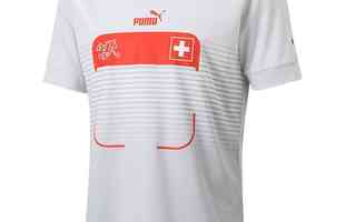 A camisa II da Sua para a Copa do Mundo  branca e foi produzida pela Puma