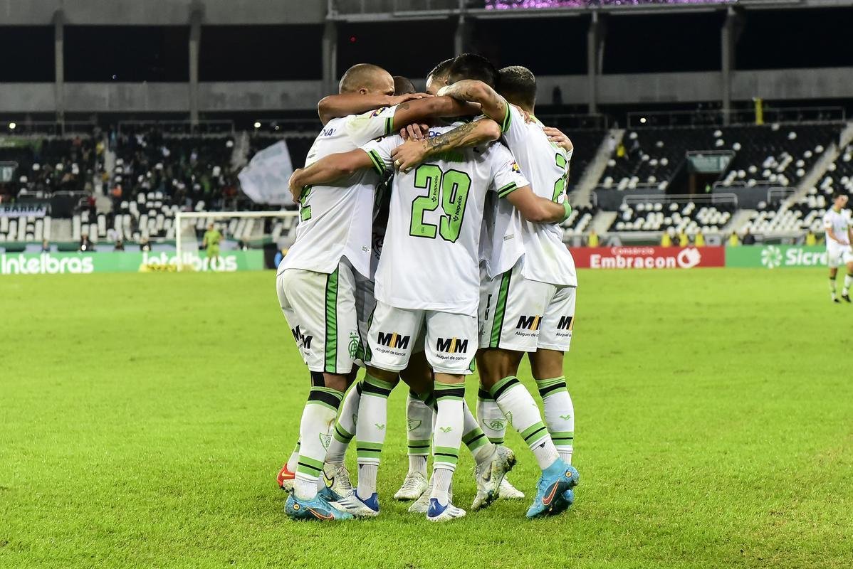 Fotos da partida entre Botafogo e Amrica, pelo duelo de volta das oitavas de final da Copa do Brasil. Jogo foi realizado nesta quinta-feira (14), no estdio Nilton Santos, na cidade do Rio de Janeiro.