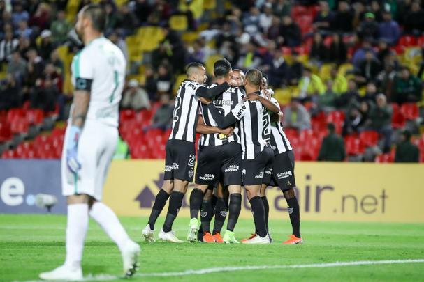 Elias marcou o terceiro e sacramentou classificação do Atlético sobre La Equidad, em Bogotá