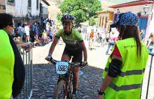 Cerca de 2 mil ciclistas participaram do primeiro dia do Iron Biker em Mariana