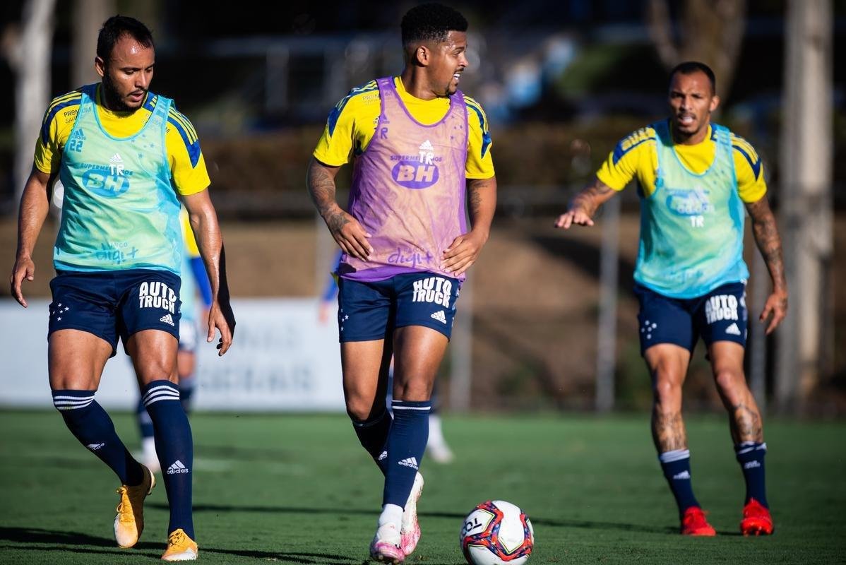 Fotos do treino do Cruzeiro na tarde desta quinta-feira (19/8), na Toca da Raposa II, em Belo Horizonte. Time fechou a preparao para enfrentar o Confiana, s 21h30 desta sexta-feira, no Mineiro