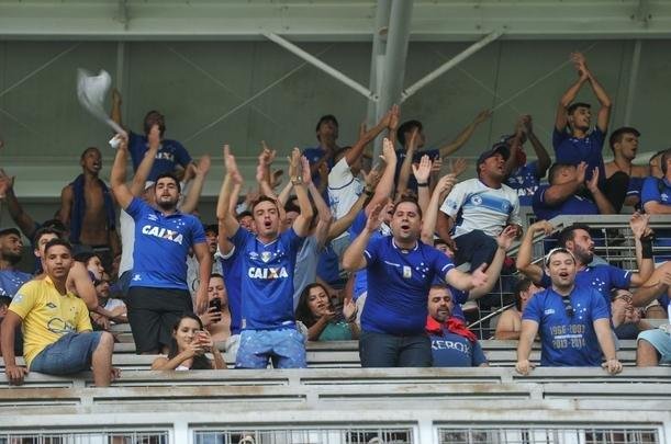 Imagens da torcida do Cruzeiro no clssico contra o Atltico, no Independncia