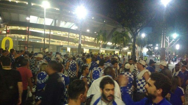 Mais de cinco mil cruzeirenses foram ao Maracanã acompanhar o primeiro jogo da decisão