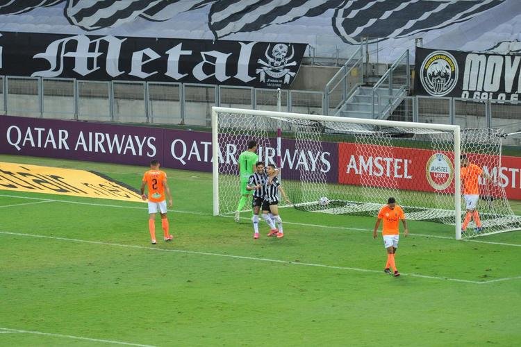 Savarino abriu o placar para o Atltico aos 28 minutos do primeiro tempo