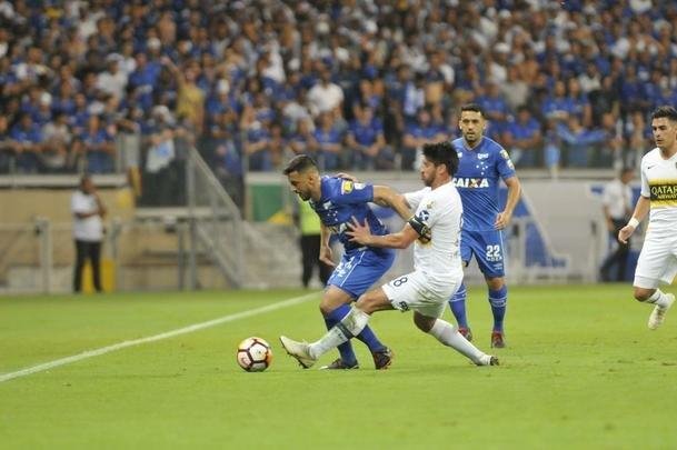 Lances do primeiro tempo de Cruzeiro e Boca Juniors, no Mineiro, pela Copa Libertadores