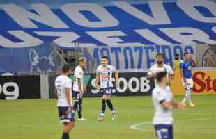 Fotos do jogo entre Cruzeiro e Confiana, no Mineiro, em Belo Horizonte, pela 24 rodada da Srie B do Campeonato Brasileiro