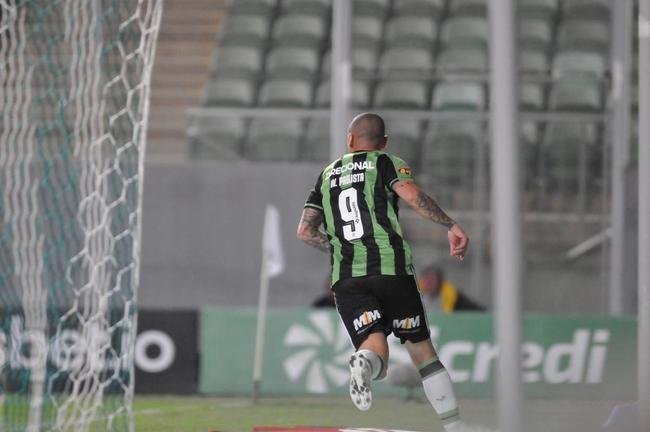 Fotos da vitória do América sobre o Botafogo, por 3 a 0, no Independência, em Belo Horizonte, pelas oitavas de final da Copa do Brasil. Wellington Paulista, Danilo Avelar e Alê marcaram os gols da vitória do Coelho no Horto