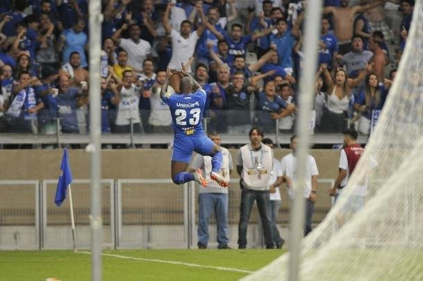 Sass entrou no segundo tempo e marcou o gol do Cruzeiro: 1 a 0