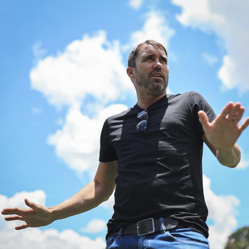 Coudet conhece a Cidade do Galo