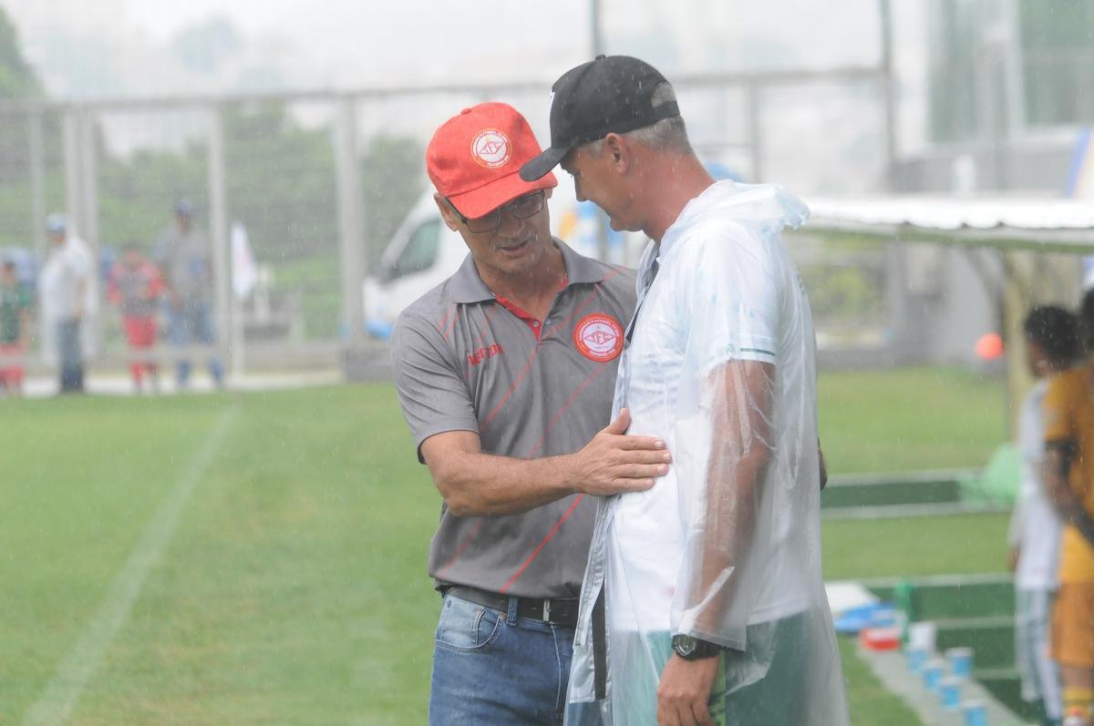 Fotos da vitria do Amrica sobre o Tombense, por 2 a 1, no Independncia, pela stima rodada do Campeonato Mineiro. Triunfo coloca Coelho na liderana do Estadual