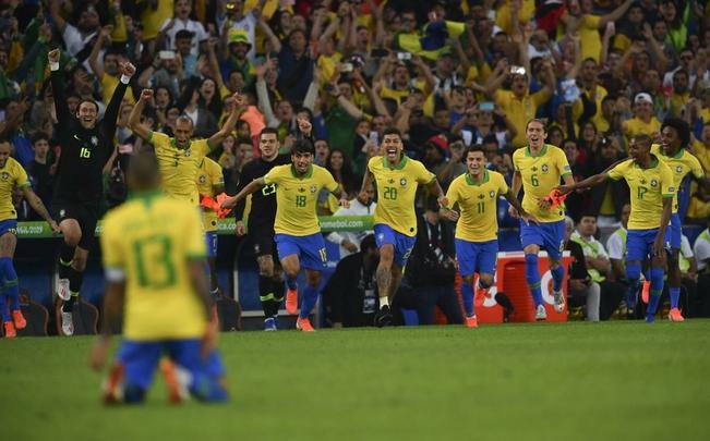 Seleção Brasileira derrota Peru por 3 a 1, conquista Copa América e ergue a taça no Maracanã; veja as fotos da festa do Brasil