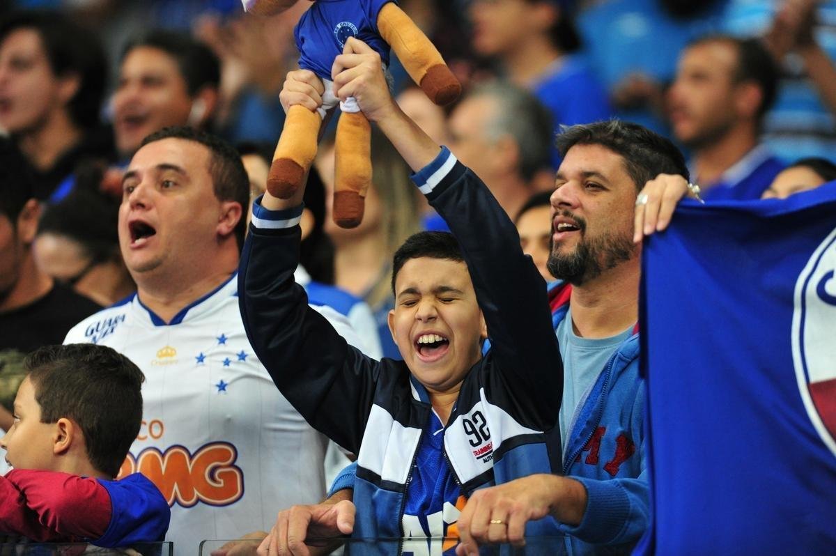 Cruzeiro fez o dever de casa e venceu o Furaco por 2 a 1