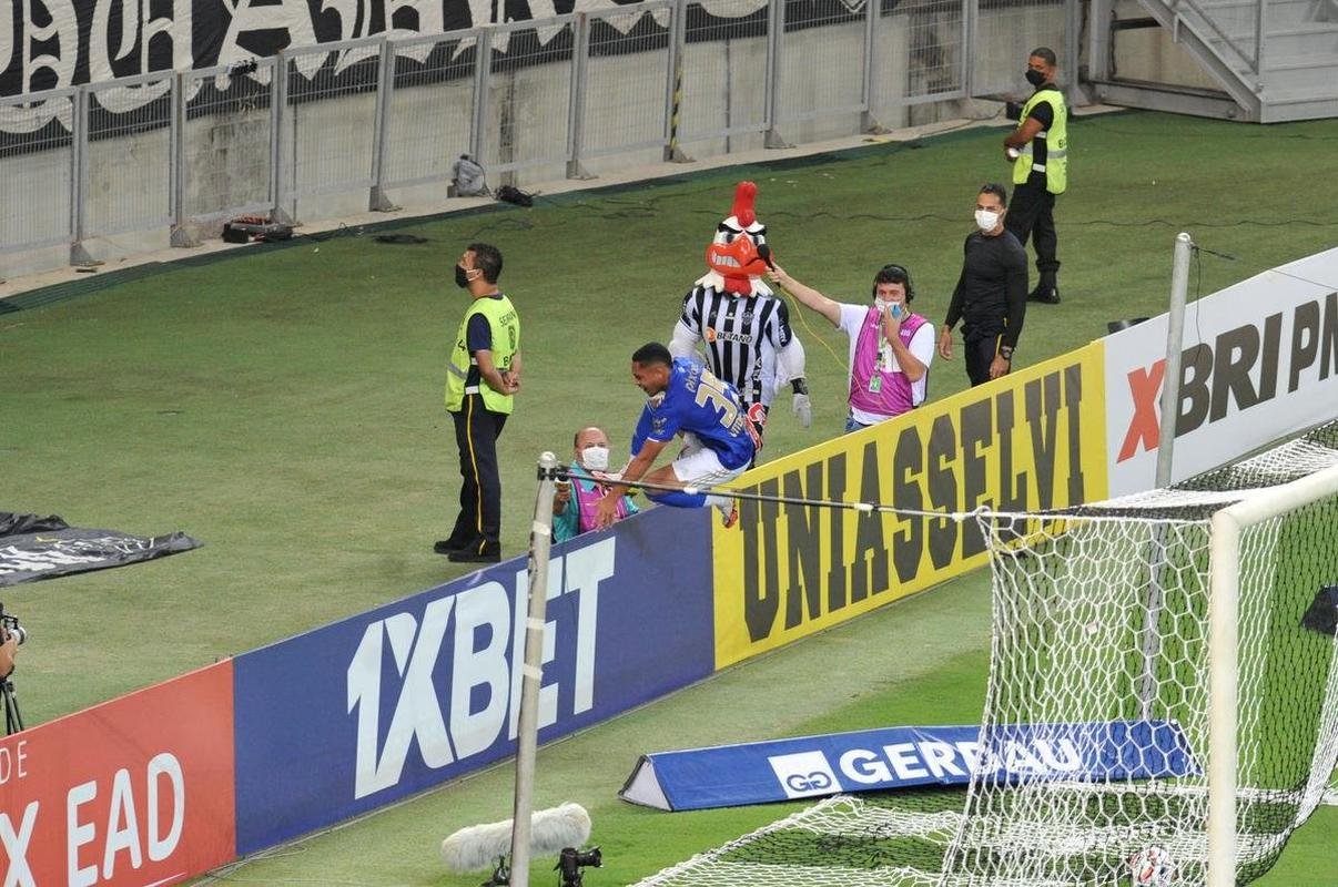Gol de Vitor Roque, do Cruzeiro, no clssico contra o Atltico