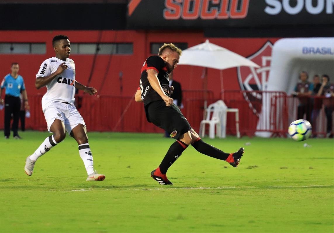 Vitória derrotou Atlético por 1 a 0, no Barradão, com gol de Léo Ceará